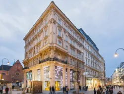 1-Hour Guided Tour of Vienna’s Swarovski House with Champagne & Gift